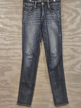 American Eagle SZ 4 Super Stretch Skinny Med Wash Low Rise Denim Jeans